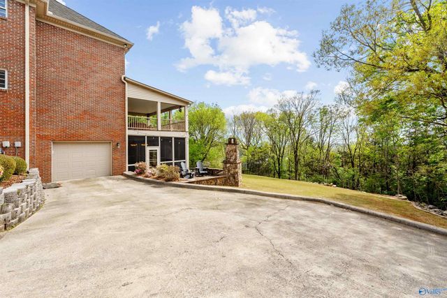 7864 Walsingham Road, Huntsville, AL 35802