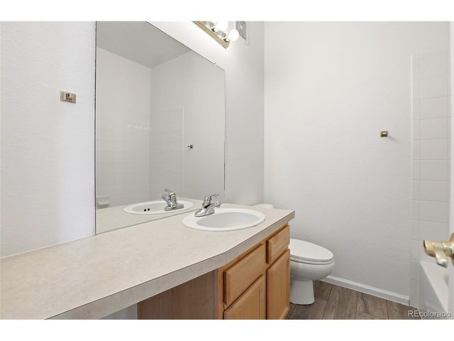 1435 S Chambers Rd 104, Aurora, CO 80017