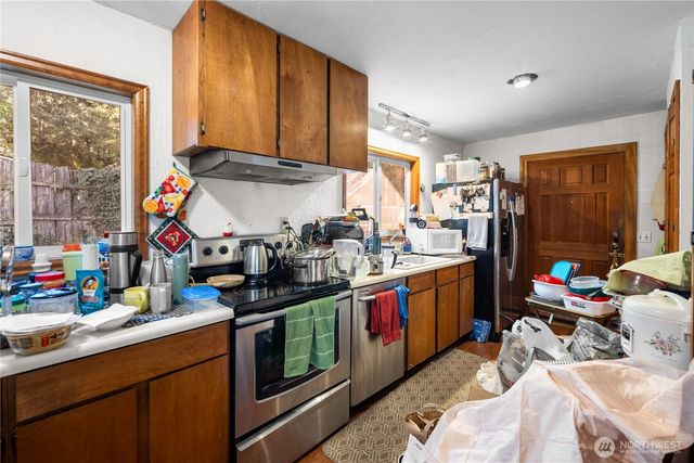 2552 NE 168th Street, Lake Forest Park, WA 98155