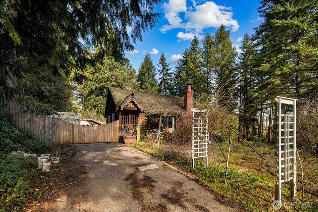 2552 NE 168th Street, Lake Forest Park, WA 98155