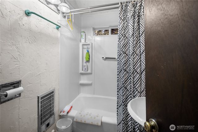 2552 NE 168th Street, Lake Forest Park, WA 98155