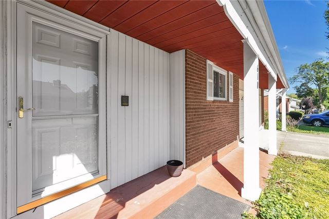 610 Saxony Drive, Xenia, OH 45385