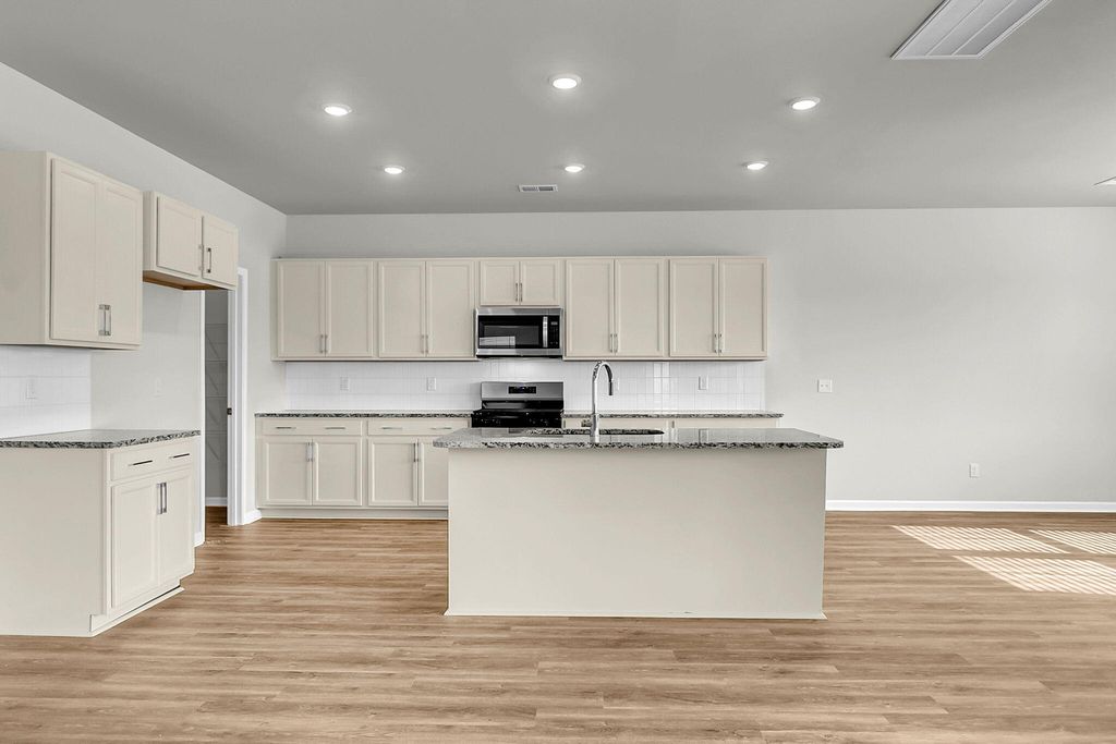 Image 14 of property listing at 322 Clipper Court, Summerville, SC 29486