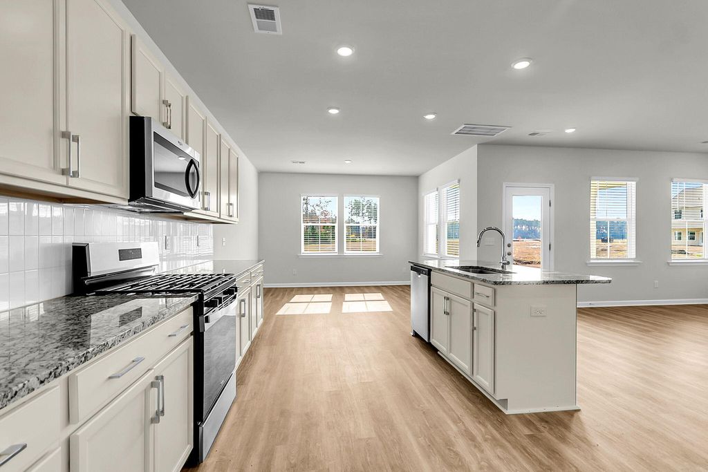 Image 16 of property listing at 322 Clipper Court, Summerville, SC 29486