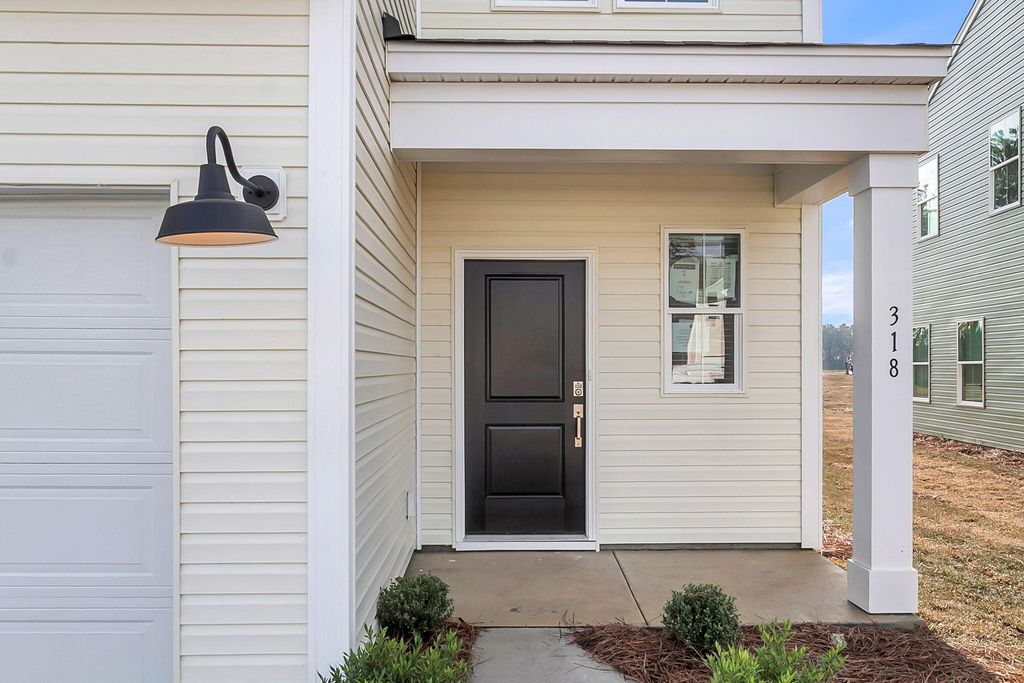 Image 5 of property listing at 322 Clipper Court, Summerville, SC 29486