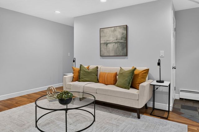 25 Gray Ter, Bedford, MA 01730