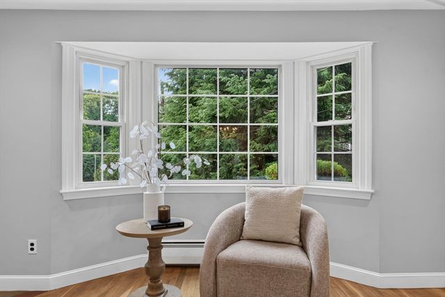 25 Gray Ter, Bedford, MA 01730