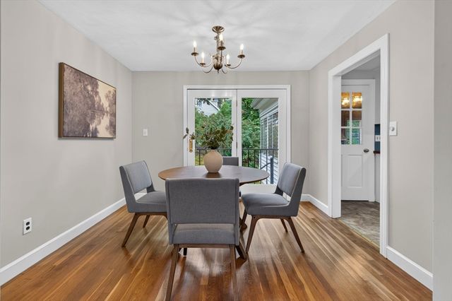 25 Gray Ter, Bedford, MA 01730