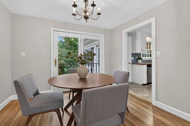 25 Gray Ter, Bedford, MA 01730