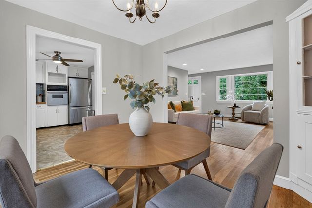 25 Gray Ter, Bedford, MA 01730