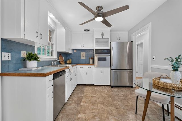 25 Gray Ter, Bedford, MA 01730