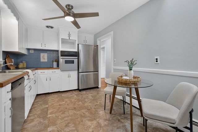 25 Gray Ter, Bedford, MA 01730