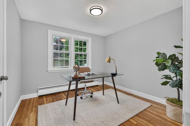 25 Gray Ter, Bedford, MA 01730