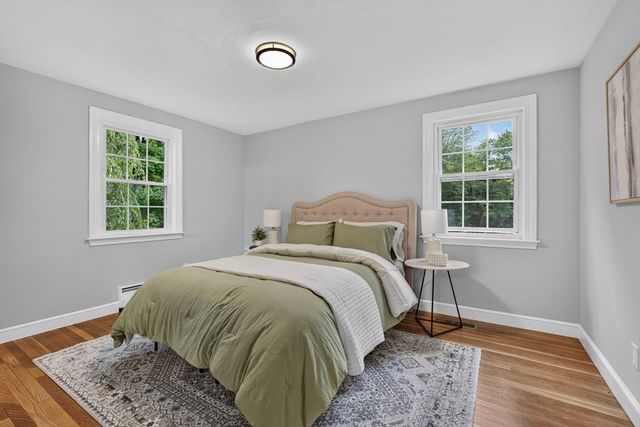 25 Gray Ter, Bedford, MA 01730