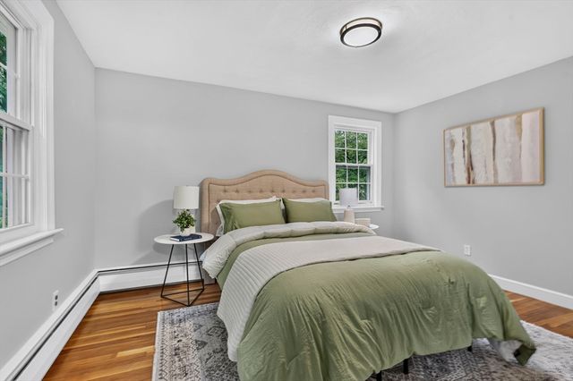 25 Gray Ter, Bedford, MA 01730