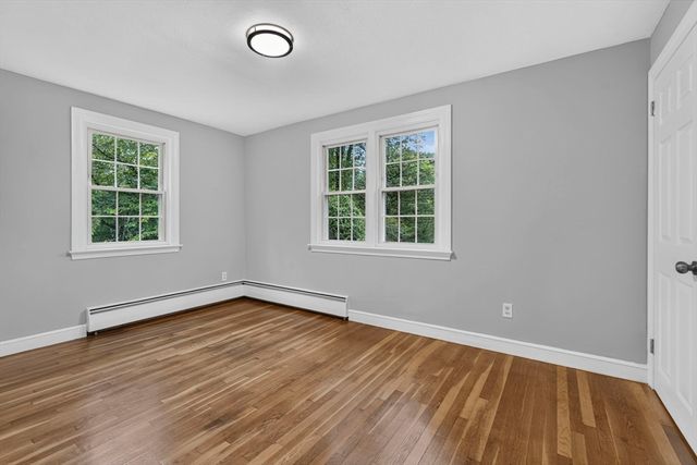 25 Gray Ter, Bedford, MA 01730