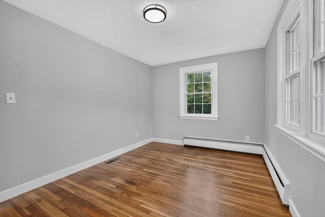 25 Gray Ter, Bedford, MA 01730