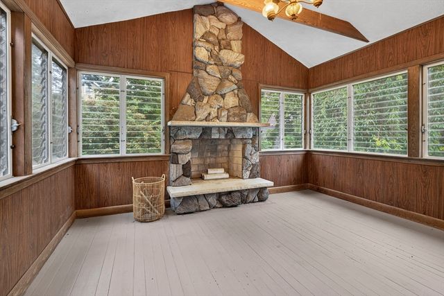 25 Gray Ter, Bedford, MA 01730