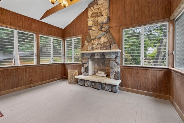 25 Gray Ter, Bedford, MA 01730