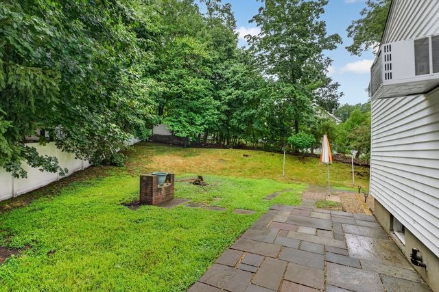 25 Gray Ter, Bedford, MA 01730