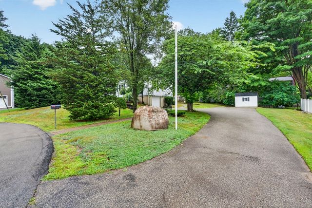 25 Gray Ter, Bedford, MA 01730
