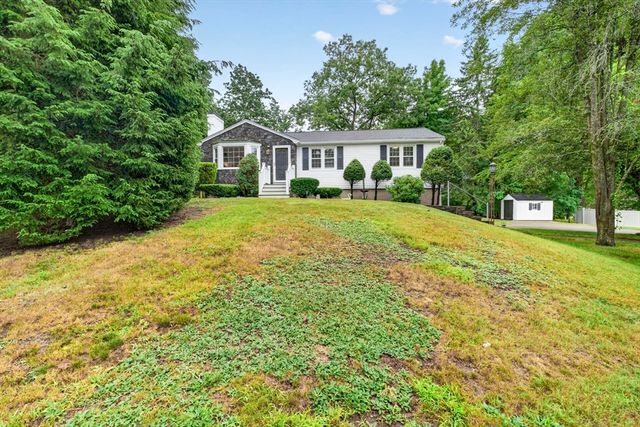25 Gray Ter, Bedford, MA 01730