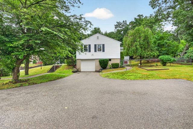 25 Gray Ter, Bedford, MA 01730