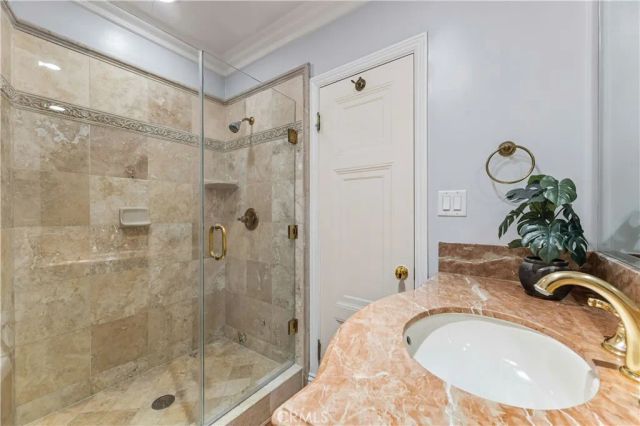10518 Wellworth, Los Angeles, CA 90024