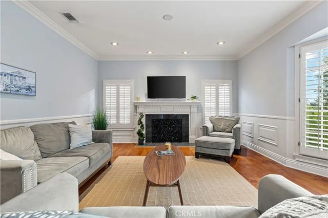 10518 Wellworth, Los Angeles, CA 90024
