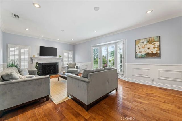10518 Wellworth, Los Angeles, CA 90024
