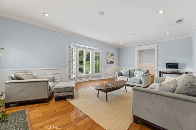 10518 Wellworth, Los Angeles, CA 90024
