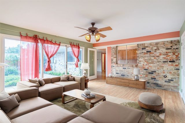 1220 Farnham Court E, Irving, TX 75062