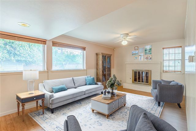 1220 Farnham Court E, Irving, TX 75062