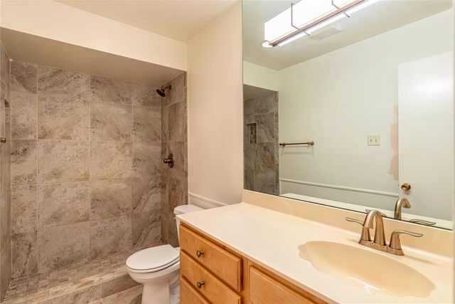 1220 Farnham Court E, Irving, TX 75062