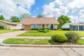 1220 Farnham Court E, Irving, TX 75062