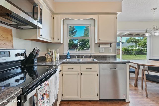 405 Wolf Run Drive, Jacksonville, NC 28546