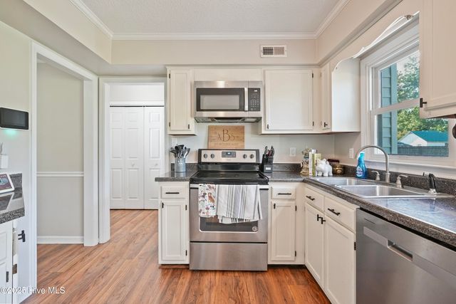 405 Wolf Run Drive, Jacksonville, NC 28546