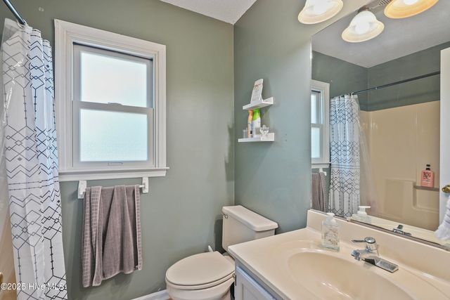 405 Wolf Run Drive, Jacksonville, NC 28546