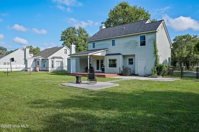 405 Wolf Run Drive, Jacksonville, NC 28546