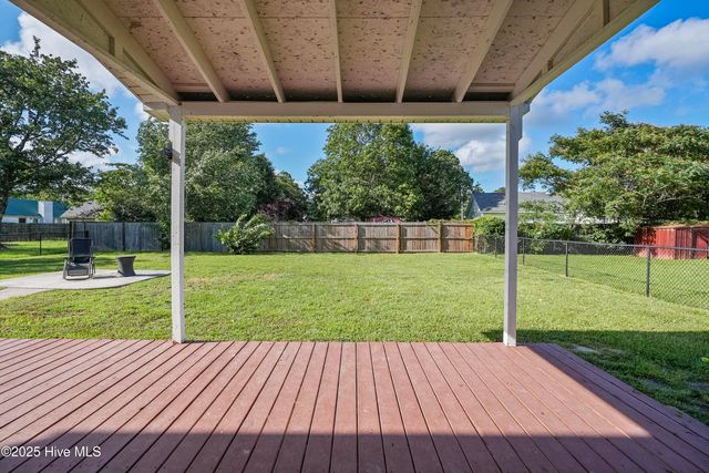 405 Wolf Run Drive, Jacksonville, NC 28546