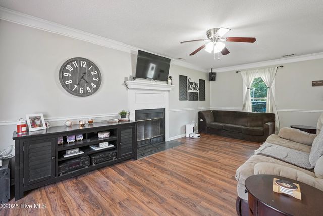 405 Wolf Run Drive, Jacksonville, NC 28546