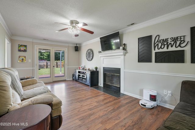 405 Wolf Run Drive, Jacksonville, NC 28546