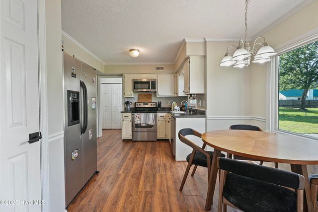 405 Wolf Run Drive, Jacksonville, NC 28546