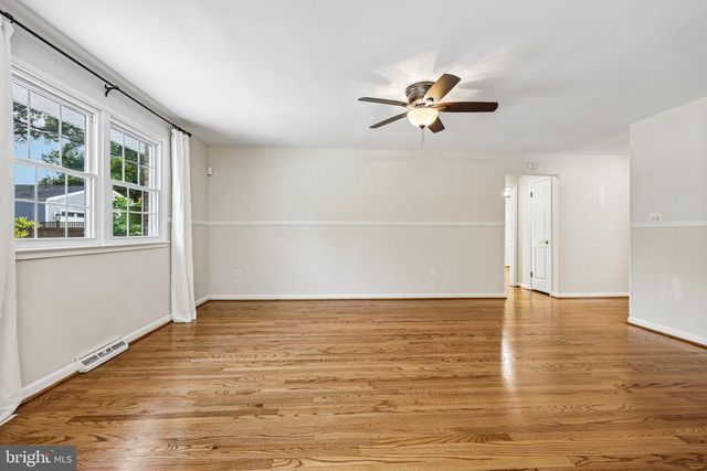 8808 MCNAIR DR, Alexandria, VA 22309