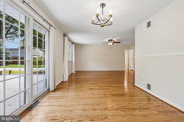 8808 MCNAIR DR, Alexandria, VA 22309