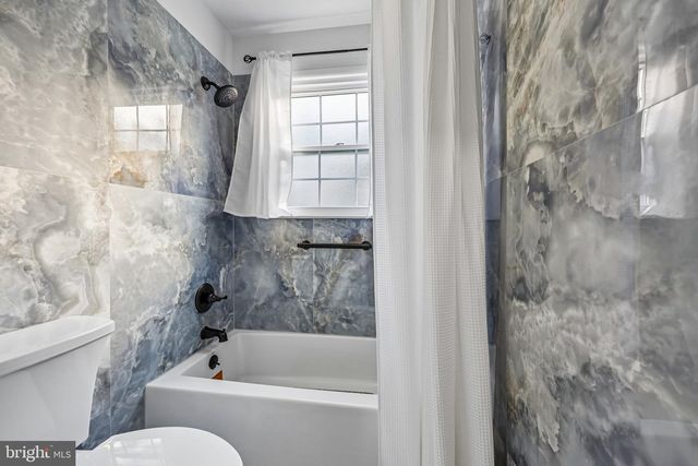 8808 MCNAIR DR, Alexandria, VA 22309