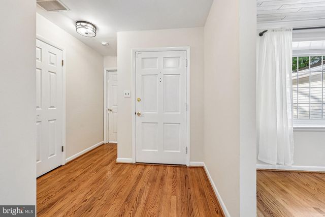 8808 MCNAIR DR, Alexandria, VA 22309