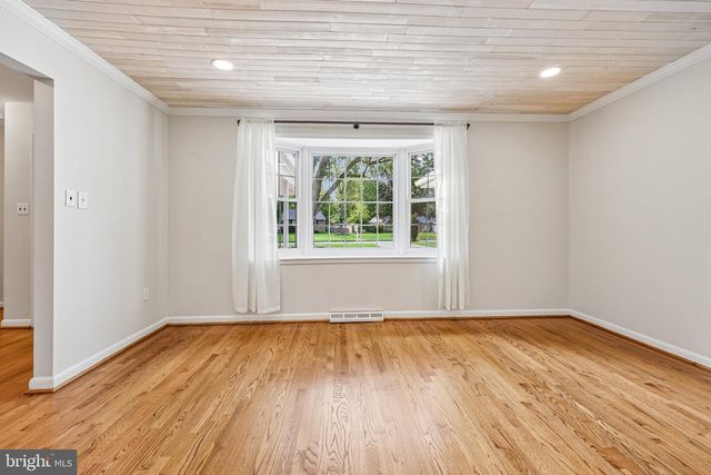8808 MCNAIR DR, Alexandria, VA 22309