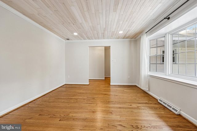 8808 MCNAIR DR, Alexandria, VA 22309