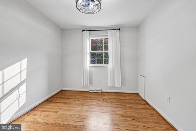 8808 MCNAIR DR, Alexandria, VA 22309